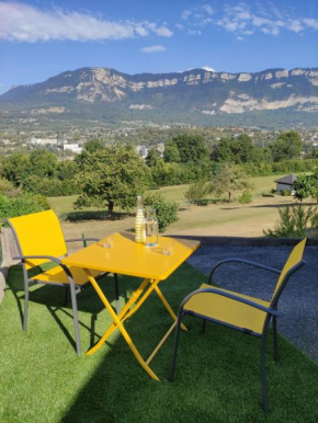 Appartement duplex indépendant, dans maison.